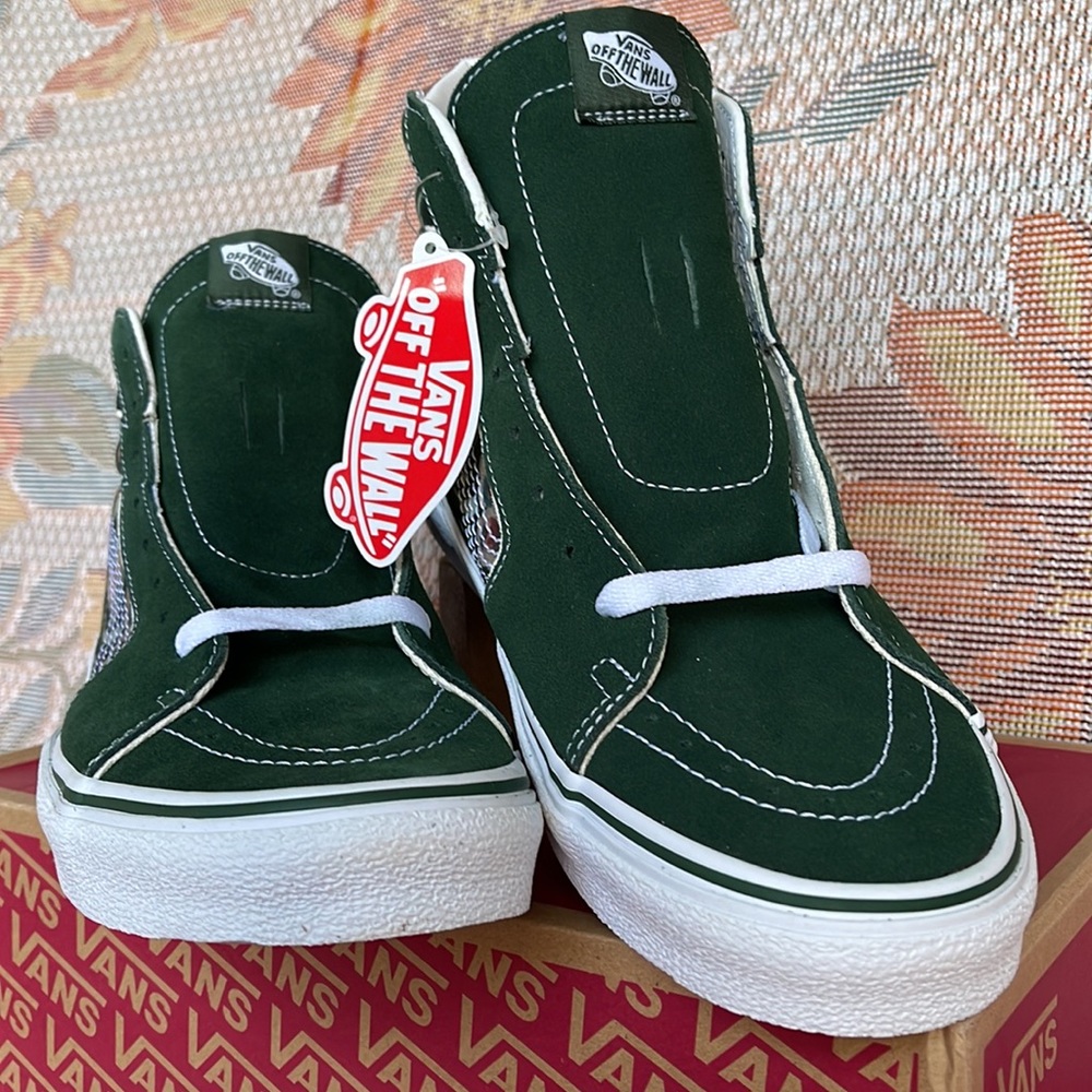 Vans Sk8-Hi Bolt
Liquify Avocado
VNOA5JIVYXH
Men’s sneakers - athletic shoes - Picture 7 of 16